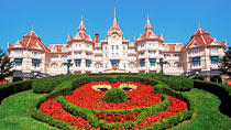 Disneyland®Hotel  – perhehotelli hyvillä lapsialennuksilla.
